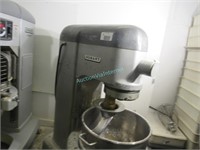 Hobart dough mixer  80 quart  NEEDS SERVICE