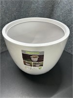 New, Lightweight 14” Citadel Planter in White