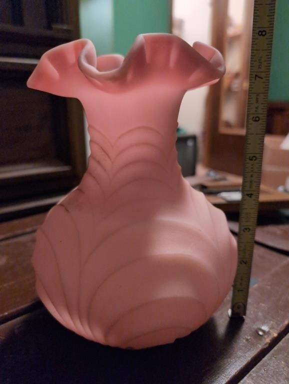 Fenton pink ruffle top vase