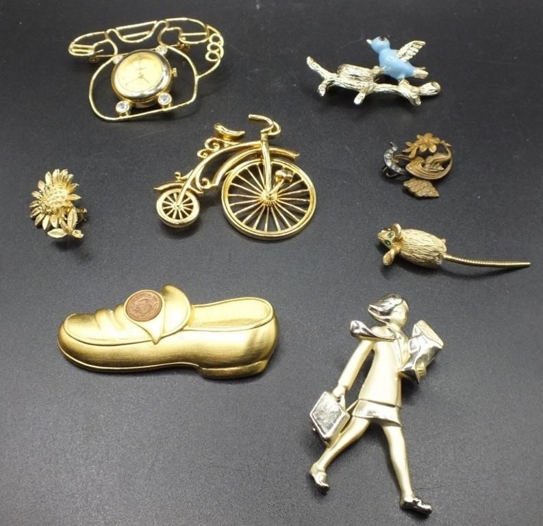 SELECTION OF NOVELTY BROOCHES