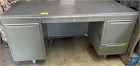 metal office desk/work bench