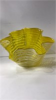 Abstract Yellow Striped Fluted Art Glass Bowl U16A