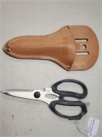 Buck Scissors in Leather Sheath