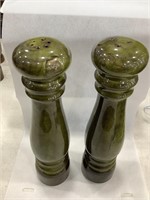 Vintage Ceramic Salt/Pepper Shakers