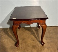 Late 20th Century Cherry Queen Anne Side Table