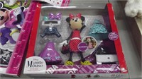 NEW MINNIE MOUSE WITH CHANGABLE CLOTHING