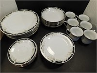Set de vaisselle vintage  bordure doré