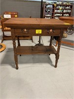 ANTIQUE NEW HOME SEWING MACHINE IN NICE WOODEN