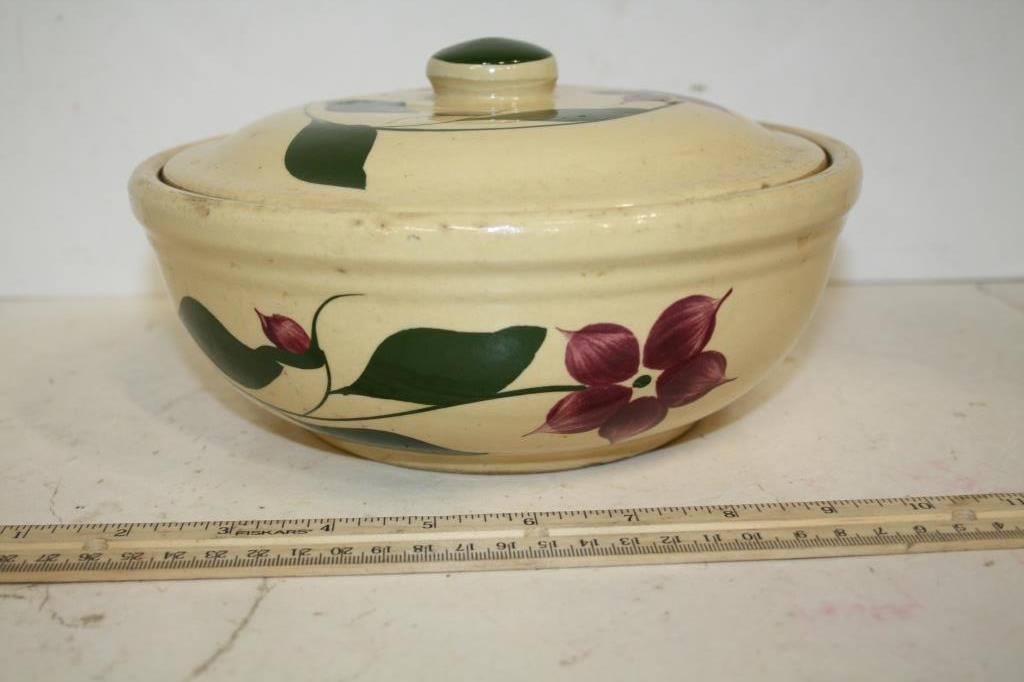 Watt Pottery Covered Casserole # 3/19