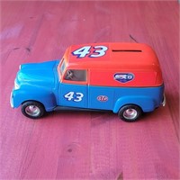 ERTL Die Cast #43 Richard Petty Bank 7" Long