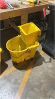 Rubbermaid mop bucket with squeezer