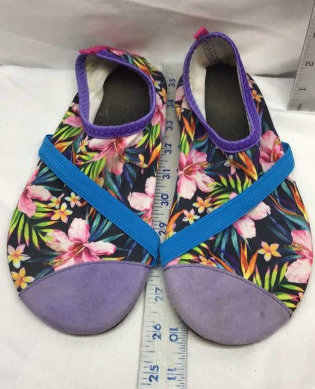 F8) WOMENS WATER SHOES, FIT LIKE A 9