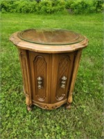 Vintage wood ornate round end table woth glass