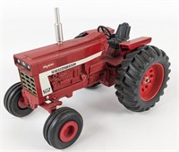 Custom 1/16 International Farmall 966 Tractor