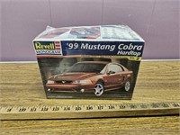 Revell Monogram '99 Mustang Cobra Hardtop 1:25