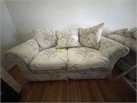 67x28x35 Floral Pattern Love Seat