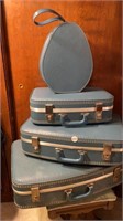 4 Vintage Suitcase and 2 keys