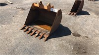 36" Backhoe Bucket With Teeth,