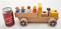 Camion en bois avec figurines Little People