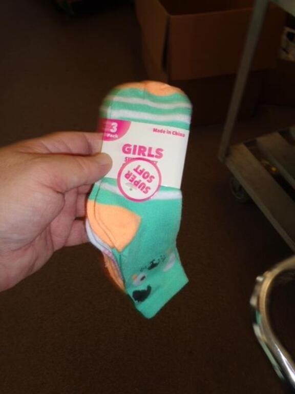 NEW 3PR GIRLS SOCKS SZ 6