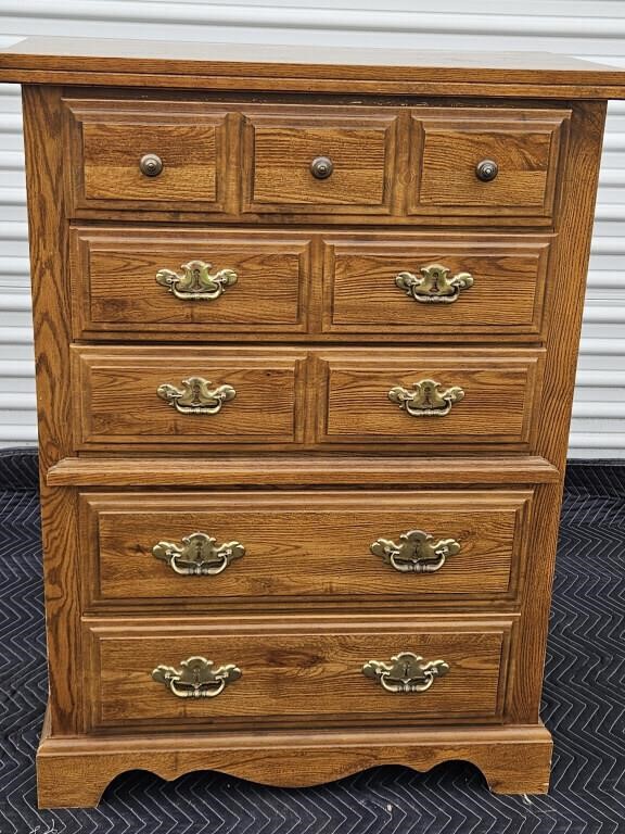 Broyhill (5) drawer chest of drawers
