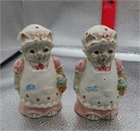 Vintage Mrs. Bonnet Kitty Ceramic S and P Shakers