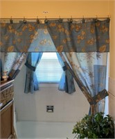 Bathroom curtains