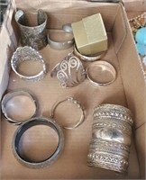 TRAY OF MISC COSTUME BRACELETS