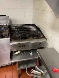 2Ft Gas Char Grill on Ss Stand