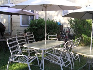 Cast aluminum table and chair set