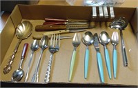 Mixed Kitchen Ware Lot - Inc. Tablecloth Clips
