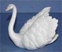 Lladro "White Swan" figurine