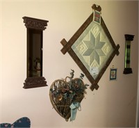 Lot, hanging decorative wall accessories