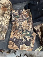 mens medium gortex 32-24 hunting bottoms