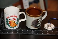 Lot of 2 coffee mugs