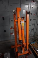 2-Ton Capacity Hydraulic Shop Crane
