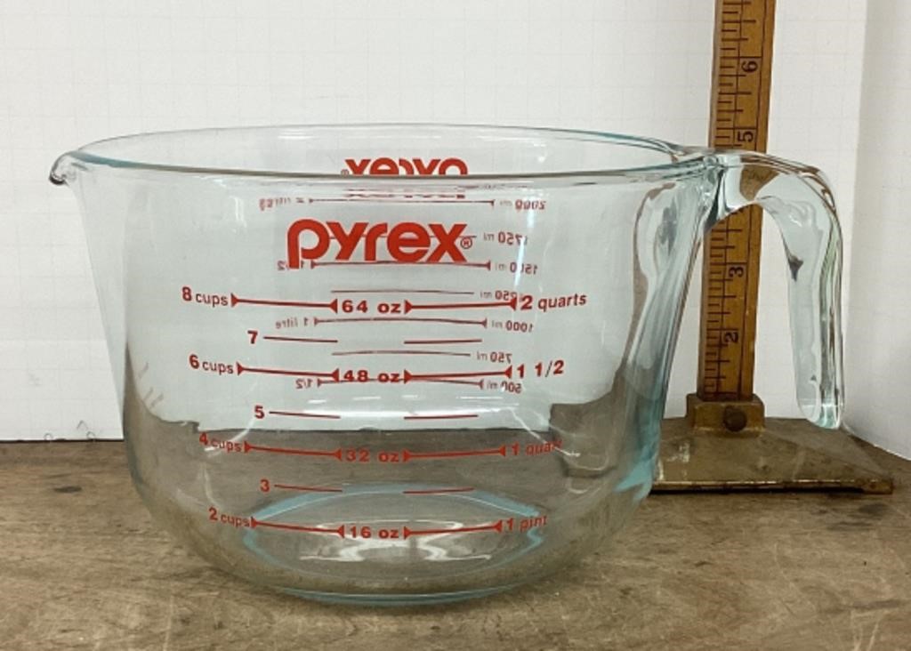 Pyrex 8-cup glass measure