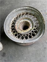 Single vintage spoked wheel
