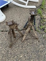 3 assorted jack stands