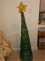 Green outdoor lighted tree 5'