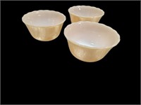 Beautiful Fire King set of dessert bowls