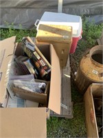 Pallet lot with miscellaneous items: Rubbermaid co