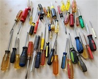 Q - LOT OF SMALL HAND TOOLS (T3)