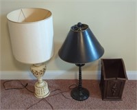 2 table lamps and vintage waste can
