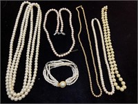Pearl necklaces jewelry. See photos.