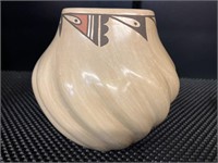 Native American Jemez Pueblo N M Pottery Vase