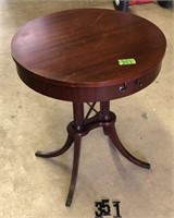 Round Lamp Table w/Drawer