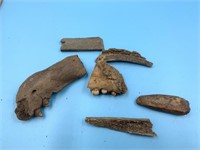 Lot of ivory and bone fragments, jawbone from a ba