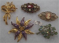 5 COSTUME JEWELRY BROOCHES VINTAGE