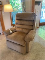 Lift chair - great shape - works as it should